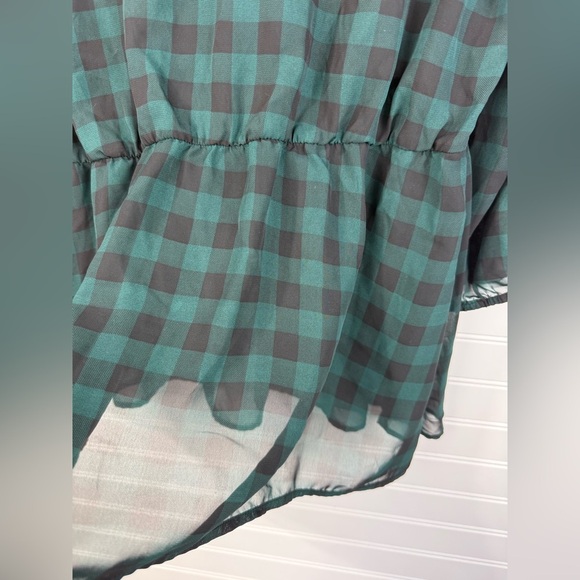 Torrid women’s black & green buffalo print sheer, peplum style blouse. Size 0 - Picture 6 of 6
